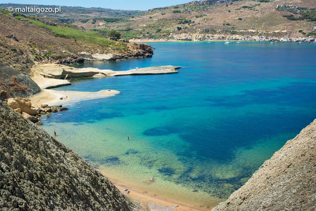 Spokojna zatoka do snorkelingu na Malcie